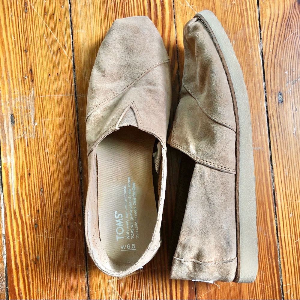 Toms Microfiber Suede Slip-On’s in Tan Size 6.5